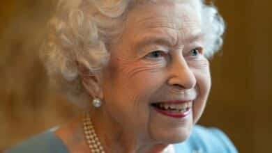 Photo of Queen Elizabeth II died of ‘old age’: death certificate