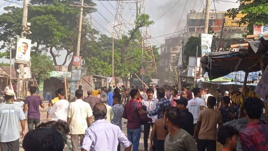 Dozens injured after BNP-police clash in Munshiganj