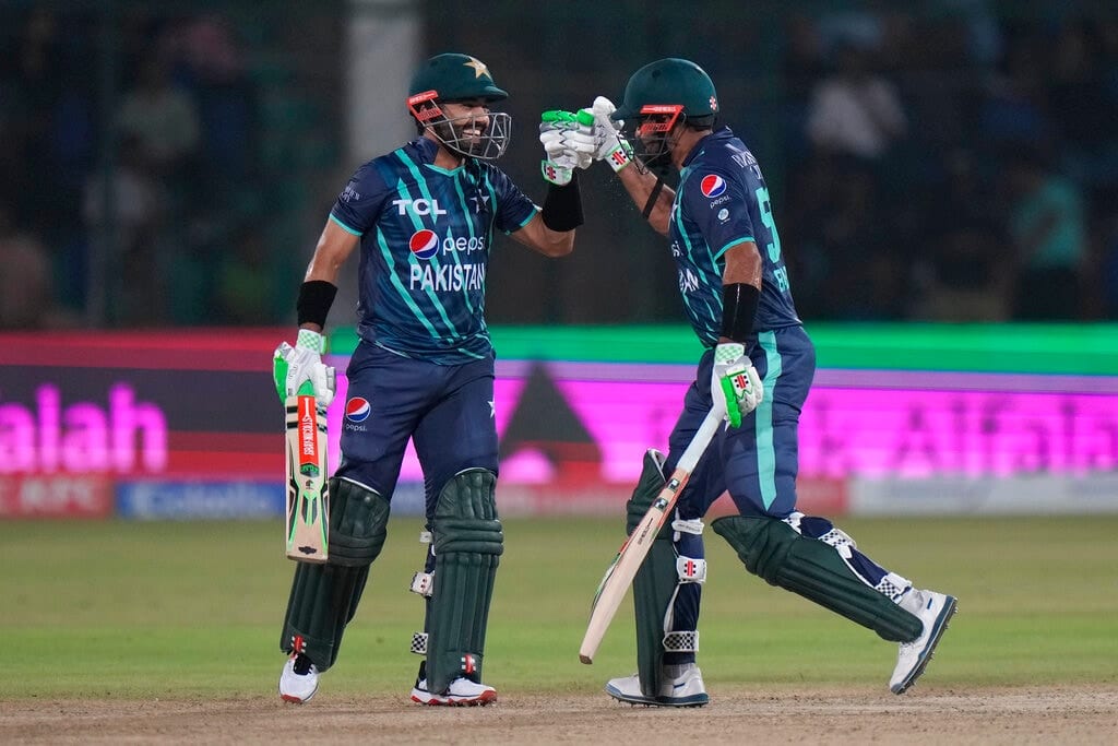 Pakistan become first T20I team to chase 200-run target without losing wicket