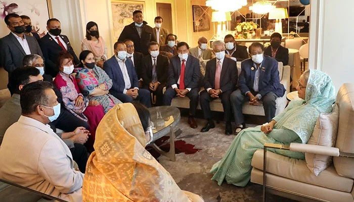 Depict BNP's misrule, country's current development to foreigners: PM