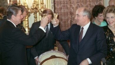 Photo of Gorbachev and Reagan: a friendship that ended the Cold War