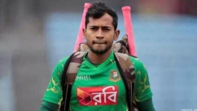 Photo of Mushfiq gets stitches after knee injury