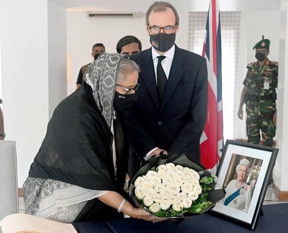 PM pays homage to Queen Elizabeth II, signs condolence book