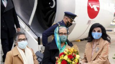 Photo of PM arrives in London