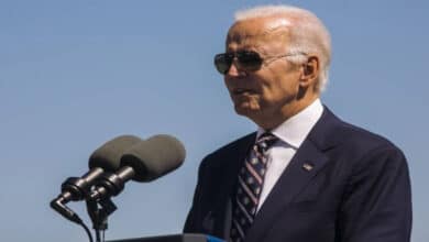 Photo of Biden announces he will attend queen’s funeral