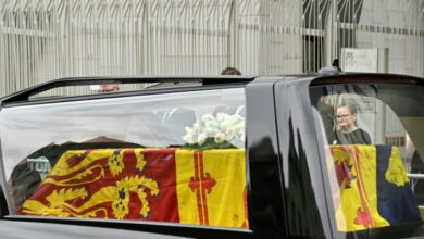 Photo of Britons get first chance to view Queen Elizabeth II’s coffin