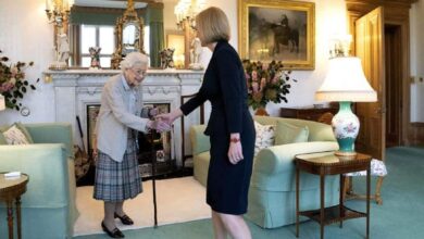 Photo of Queen appoints Liz Truss PM of UK