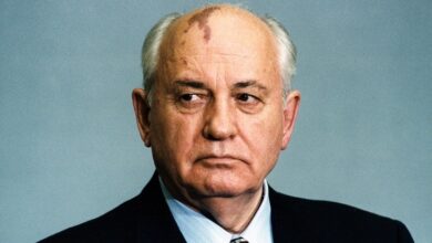 Photo of Last Soviet leader buried without state pageantry