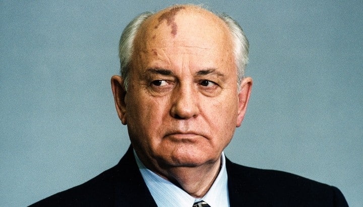 Last Soviet leader buried without state pageantry