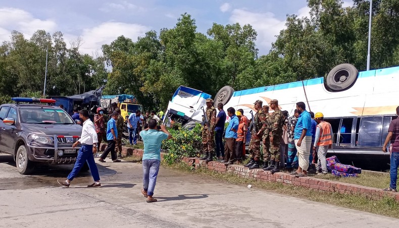 Six killed,dozens injured in Tangail road crash