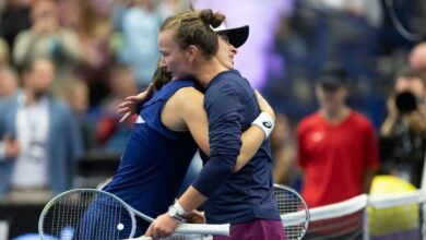 Photo of Krejcikova stuns Swiatek to claim Ostrava title