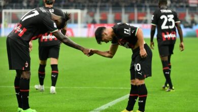 Photo of Milan level with leaders Napoli after cruising past dismal Juve