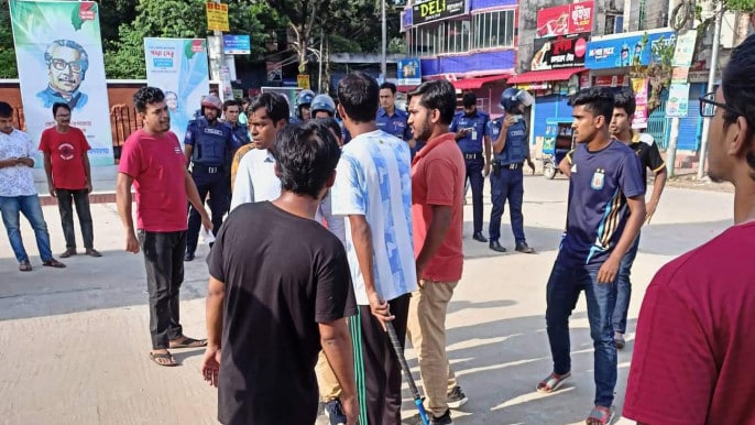 Comilla University authorities close dorms, postpone exams