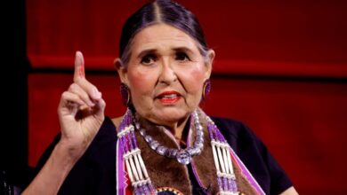 Photo of Native American actress who refused Oscar for Brando dies at 75