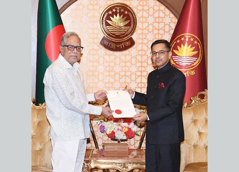 Indian high commissioner presents credentials to President