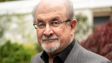 Photo of Salman Rushdie loses sight in one eye, use of one hand