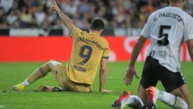 Photo of Lewandowski snatches Barca win at Valencia, Atletico, Sevilla lose