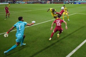 Ecuador deny Qatar winning start on World Cup debut 