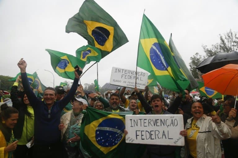 Thousands of Brazilians demand army support to block Lula taking power