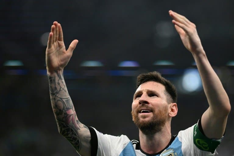 Messi nourishes dream of matching Maradona's tall Argentina legacy