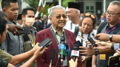 Photo of Malaysia’s Mahathir says will focus on writing after poll defeat