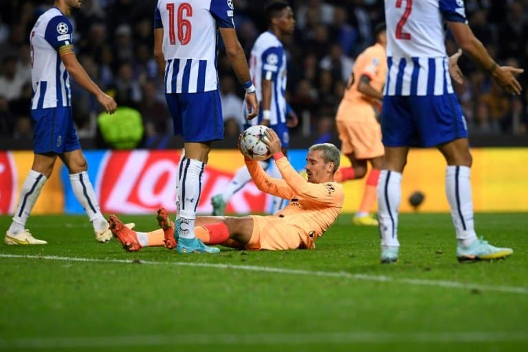 Porto seal top spot, dump miserable Atletico out of Europe