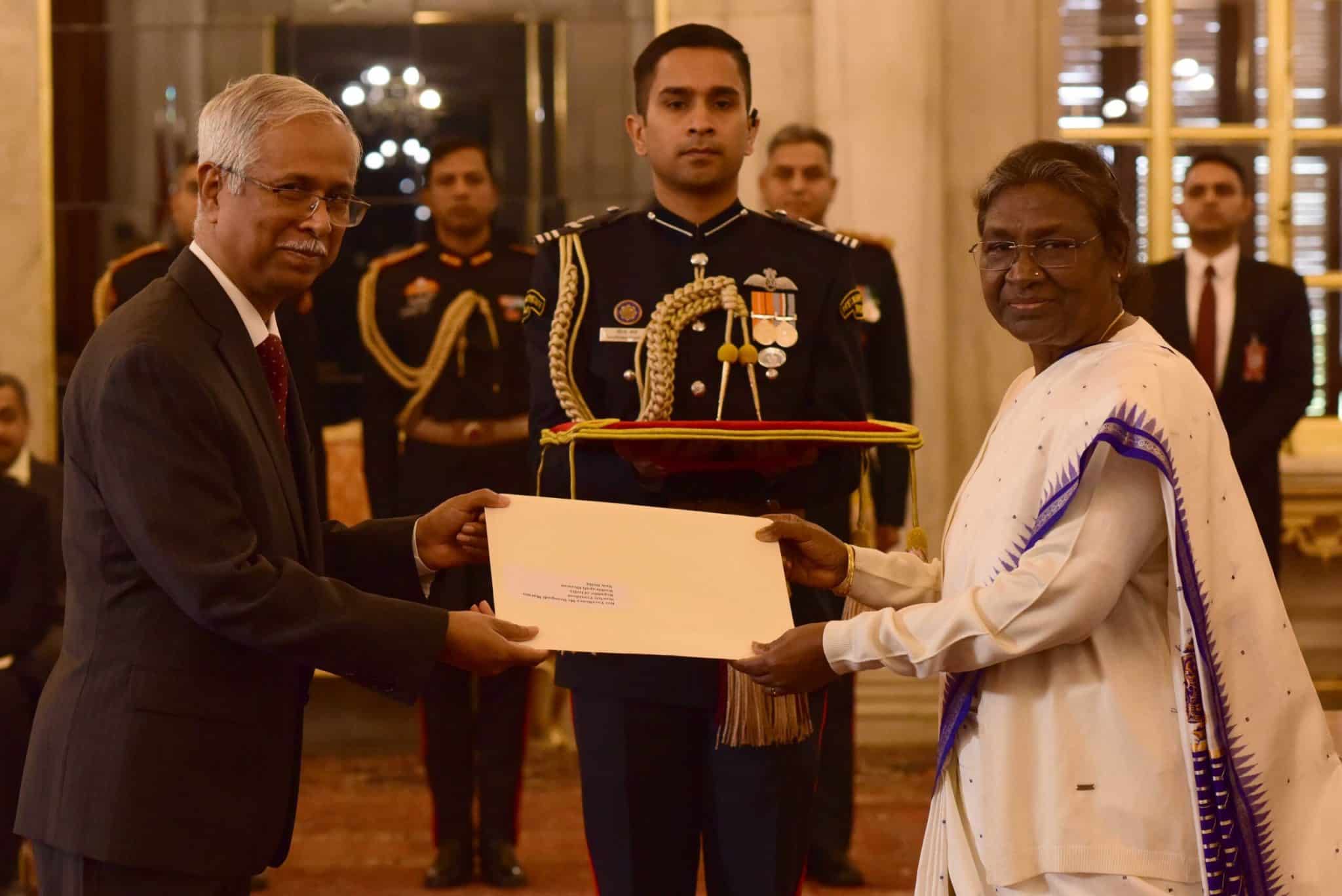 Bangladesh occupies special place in India's 'neighbourhood first' policy: Murmu