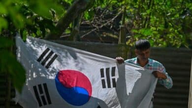 Photo of Spurning World Cup favourites, Bangladeshi duo hoist South Korean colours