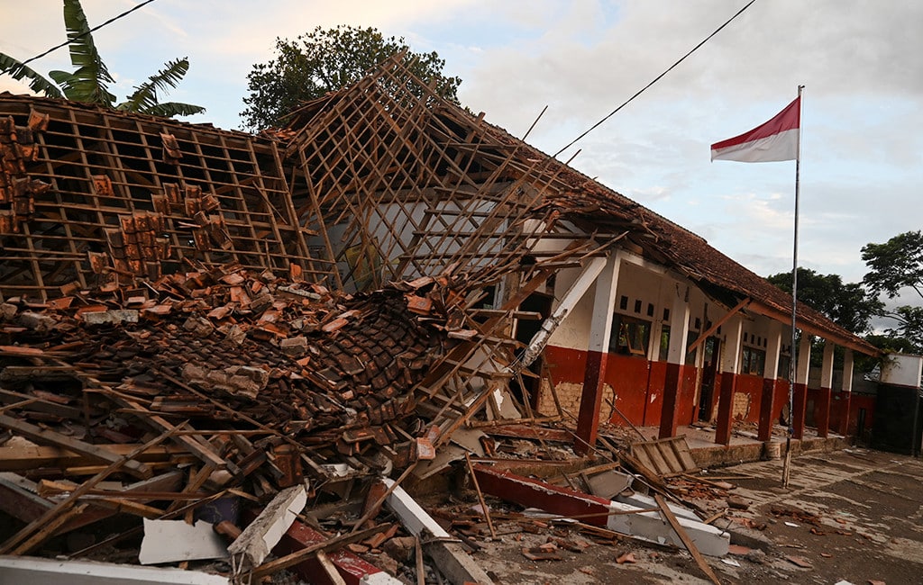 Earthquake in Indonesia kills 56, destroys homes