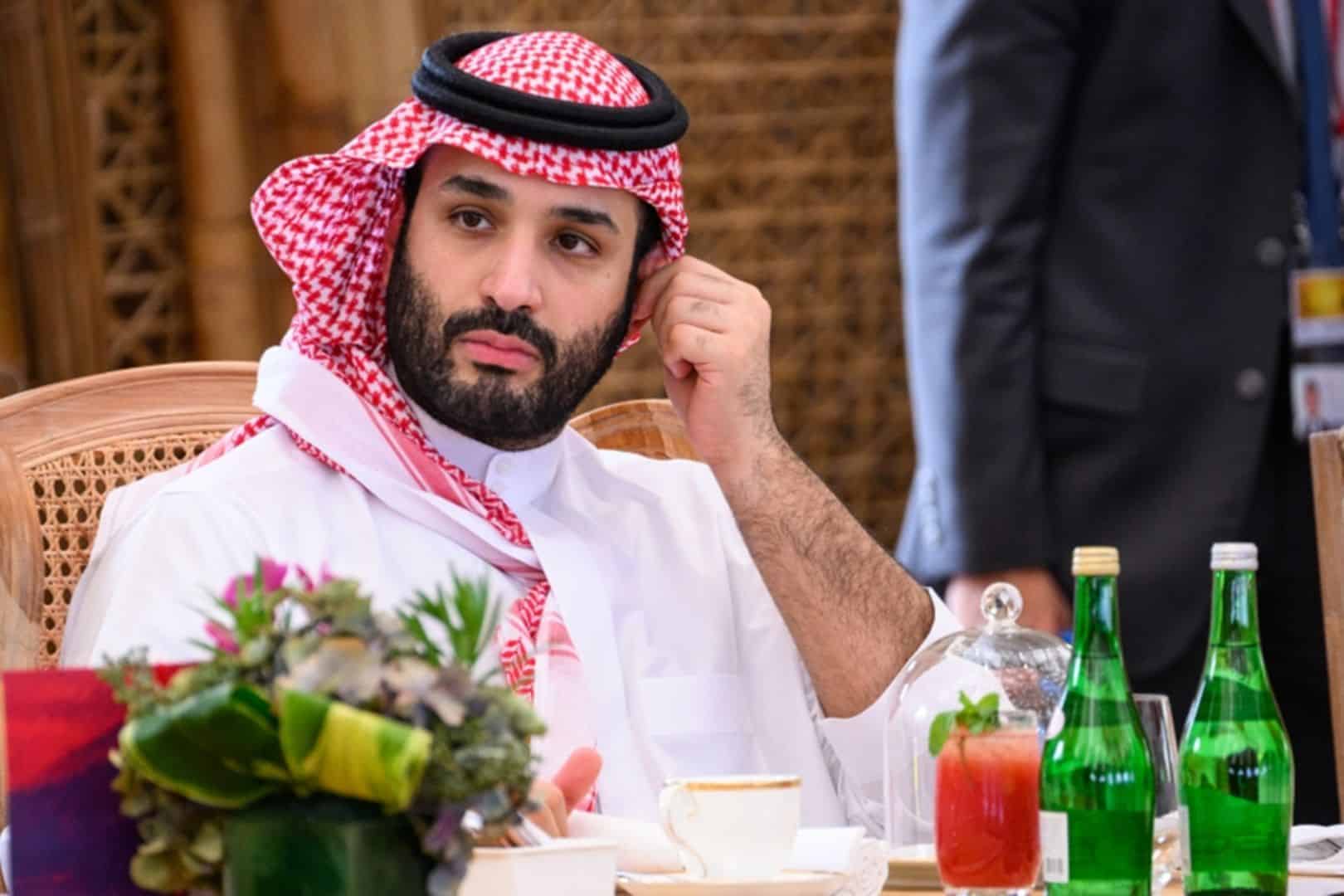 Saudi crown prince lands in Qatar for World Cup kickoff