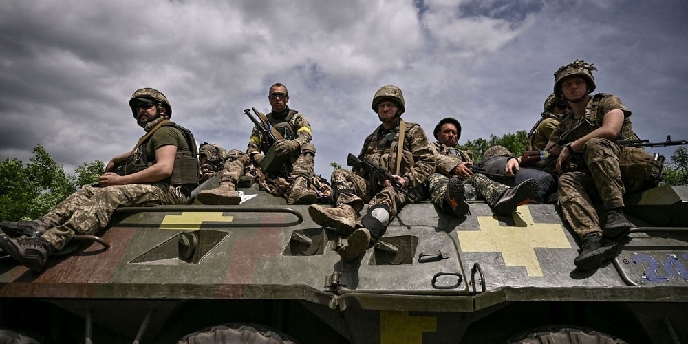 Ukrainian forces enter Kherson after Russian retreat