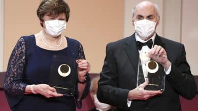 Photo of Kariko, Weissman win Nobel for COVID vaccines