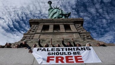 Photo of Jews occupy New York’s Statue of Liberty demanding Gaza ceasefire